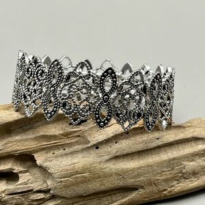 Elegant Silver Toned Stretchy Filigree Bracelet